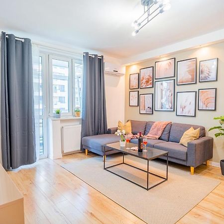 Spacious Newly Renovated 2Br Apartments With Balcony Bucharest Luaran gambar