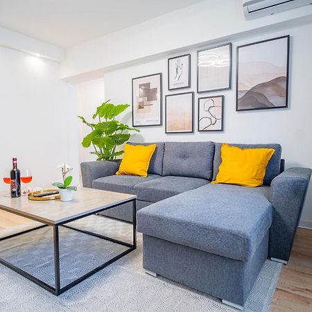 Spacious Newly Renovated 2Br Apartments With Balcony Bucharest Luaran gambar