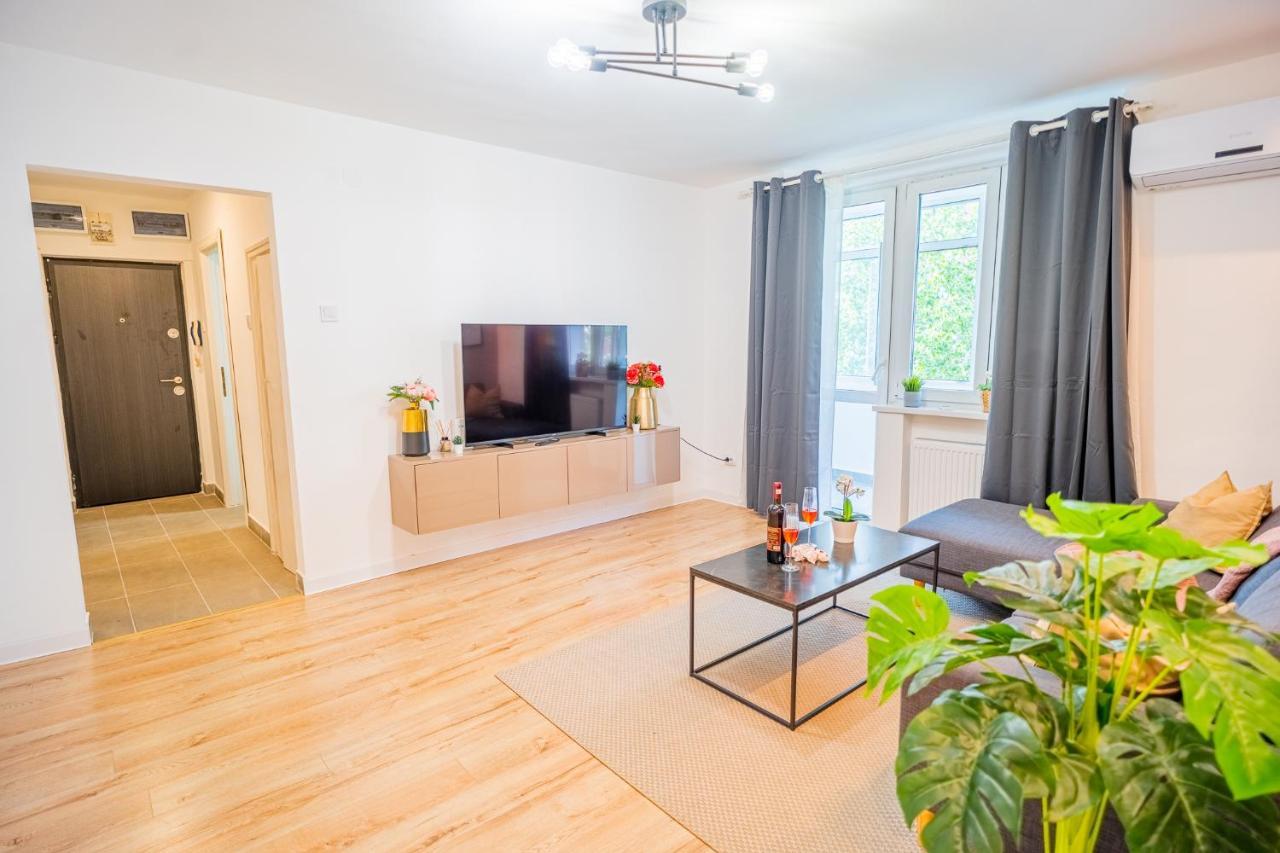 Spacious Newly Renovated 2Br Apartments With Balcony Bucharest Luaran gambar