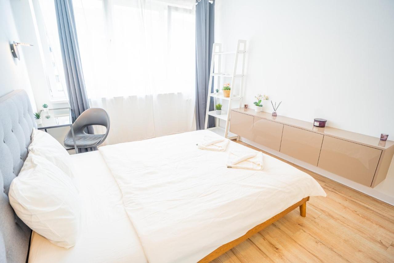 Spacious Newly Renovated 2Br Apartments With Balcony Bucharest Luaran gambar