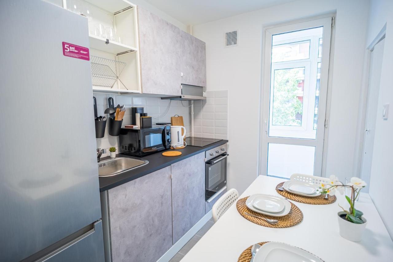 Spacious Newly Renovated 2Br Apartments With Balcony Bucharest Luaran gambar