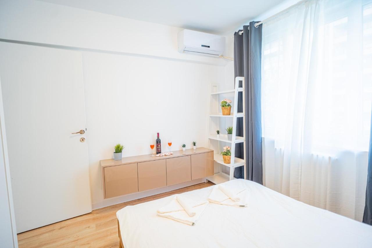 Spacious Newly Renovated 2Br Apartments With Balcony Bucharest Luaran gambar