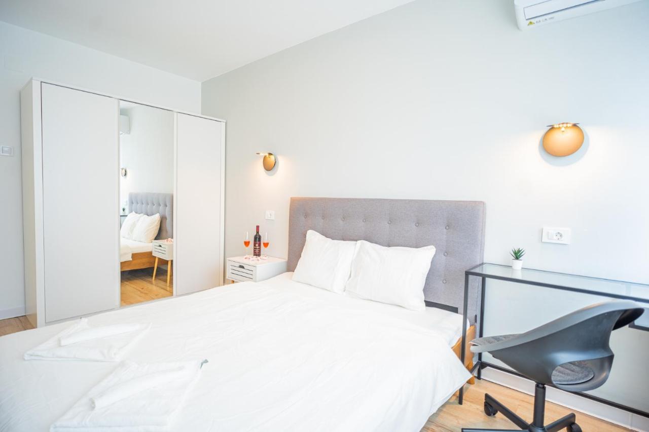 Spacious Newly Renovated 2Br Apartments With Balcony Bucharest Luaran gambar