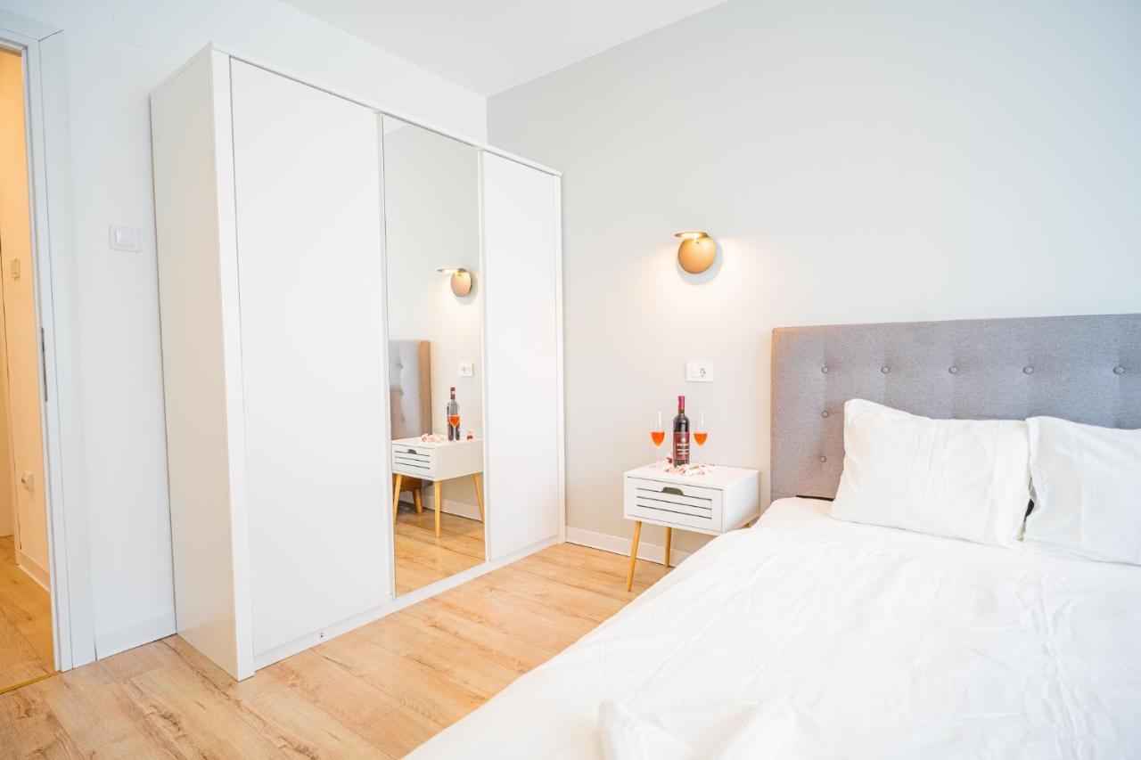 Spacious Newly Renovated 2Br Apartments With Balcony Bucharest Luaran gambar