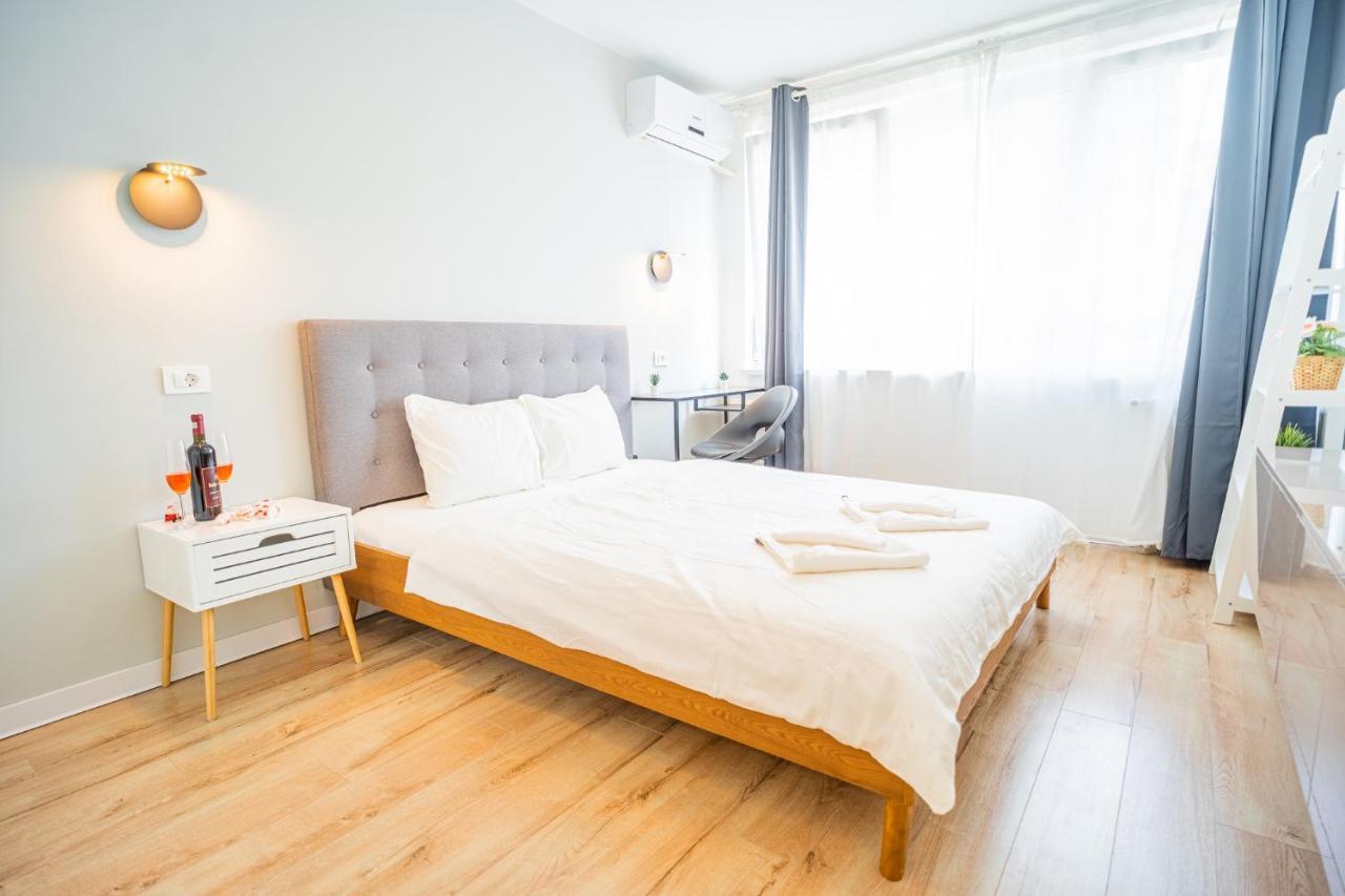 Spacious Newly Renovated 2Br Apartments With Balcony Bucharest Luaran gambar