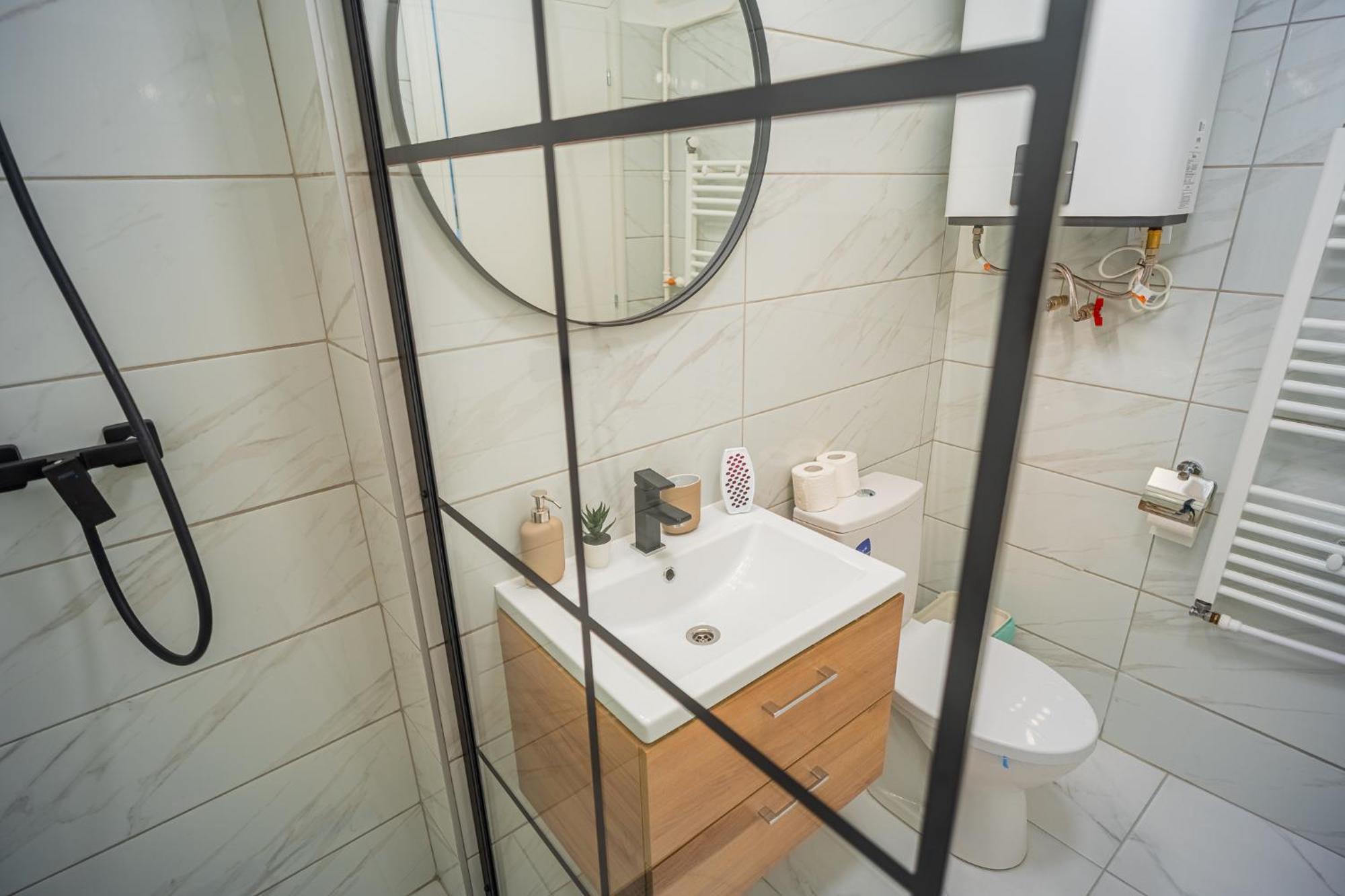 Spacious Newly Renovated 2Br Apartments With Balcony Bucharest Luaran gambar