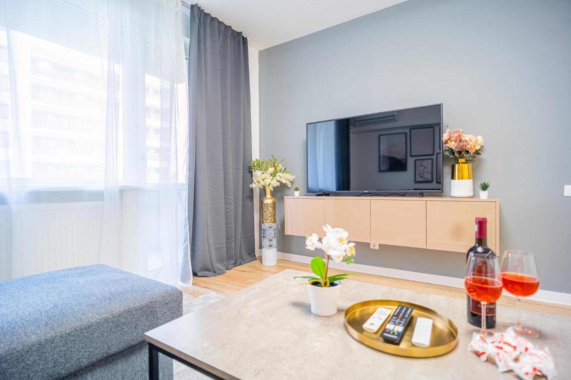 Spacious Newly Renovated 2Br Apartments With Balcony Bucharest Luaran gambar