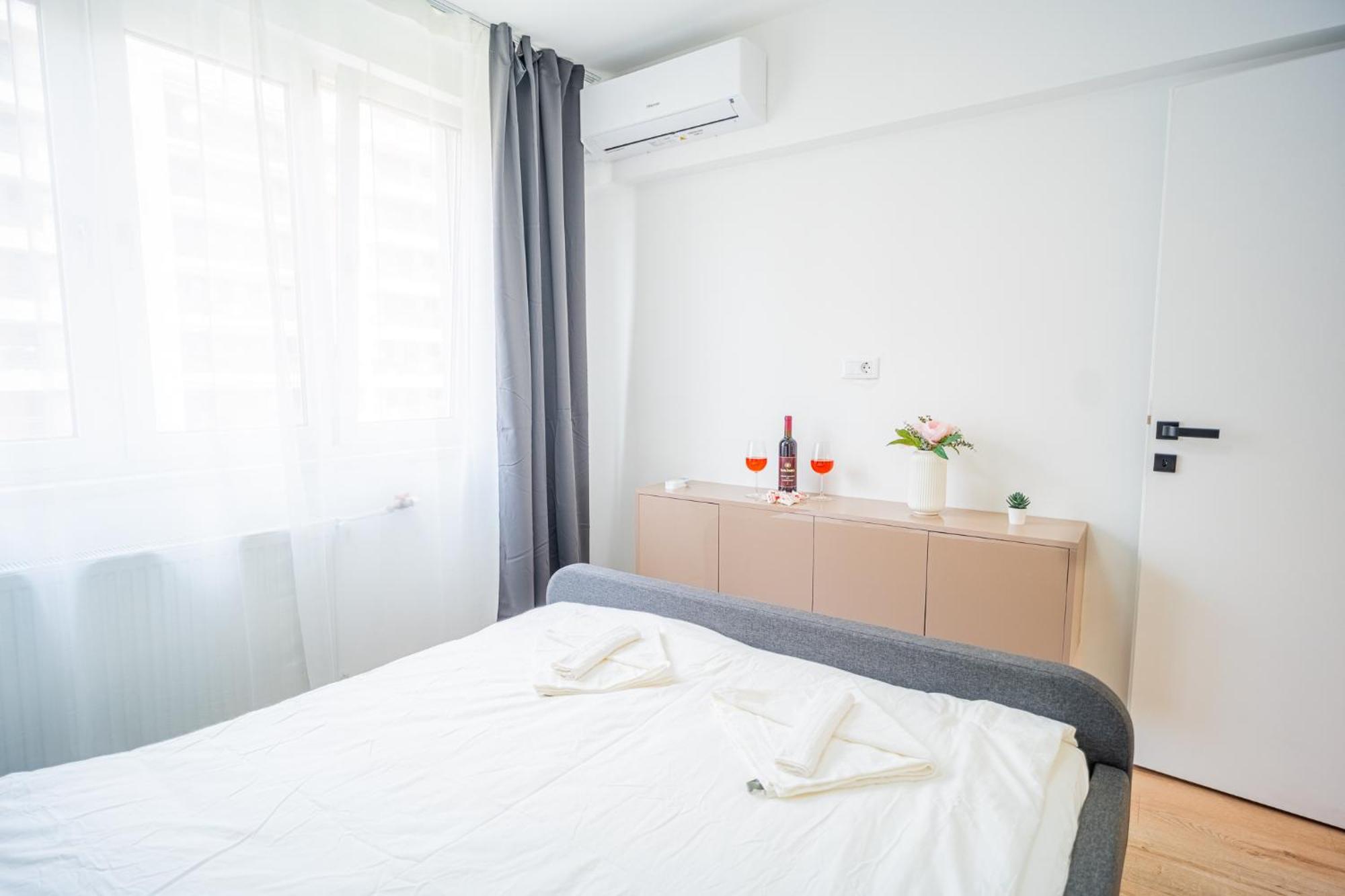 Spacious Newly Renovated 2Br Apartments With Balcony Bucharest Luaran gambar