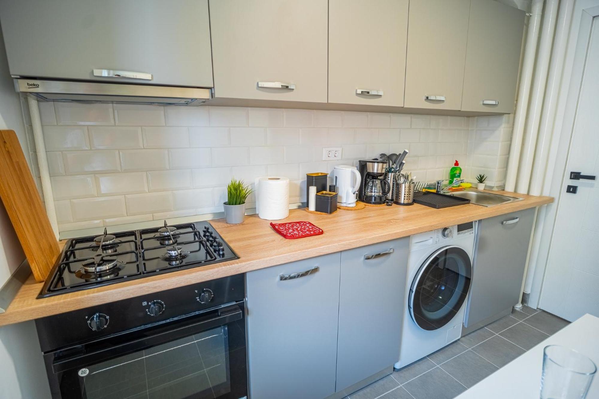 Spacious Newly Renovated 2Br Apartments With Balcony Bucharest Luaran gambar
