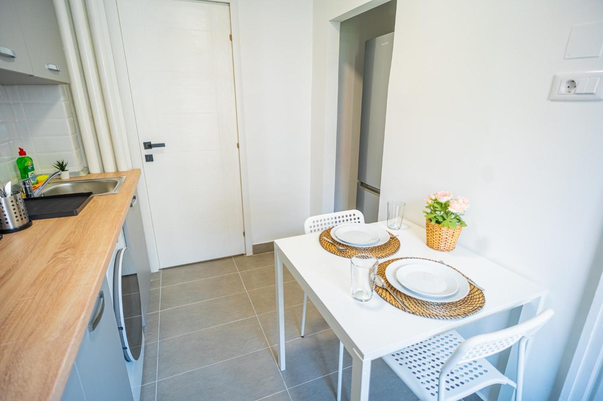 Spacious Newly Renovated 2Br Apartments With Balcony Bucharest Luaran gambar