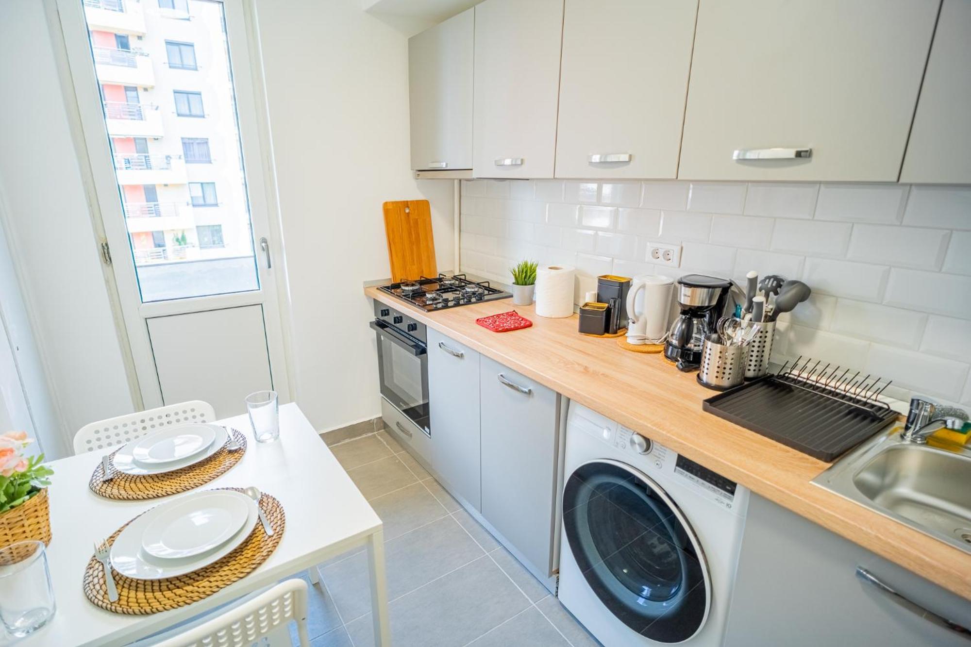 Spacious Newly Renovated 2Br Apartments With Balcony Bucharest Luaran gambar