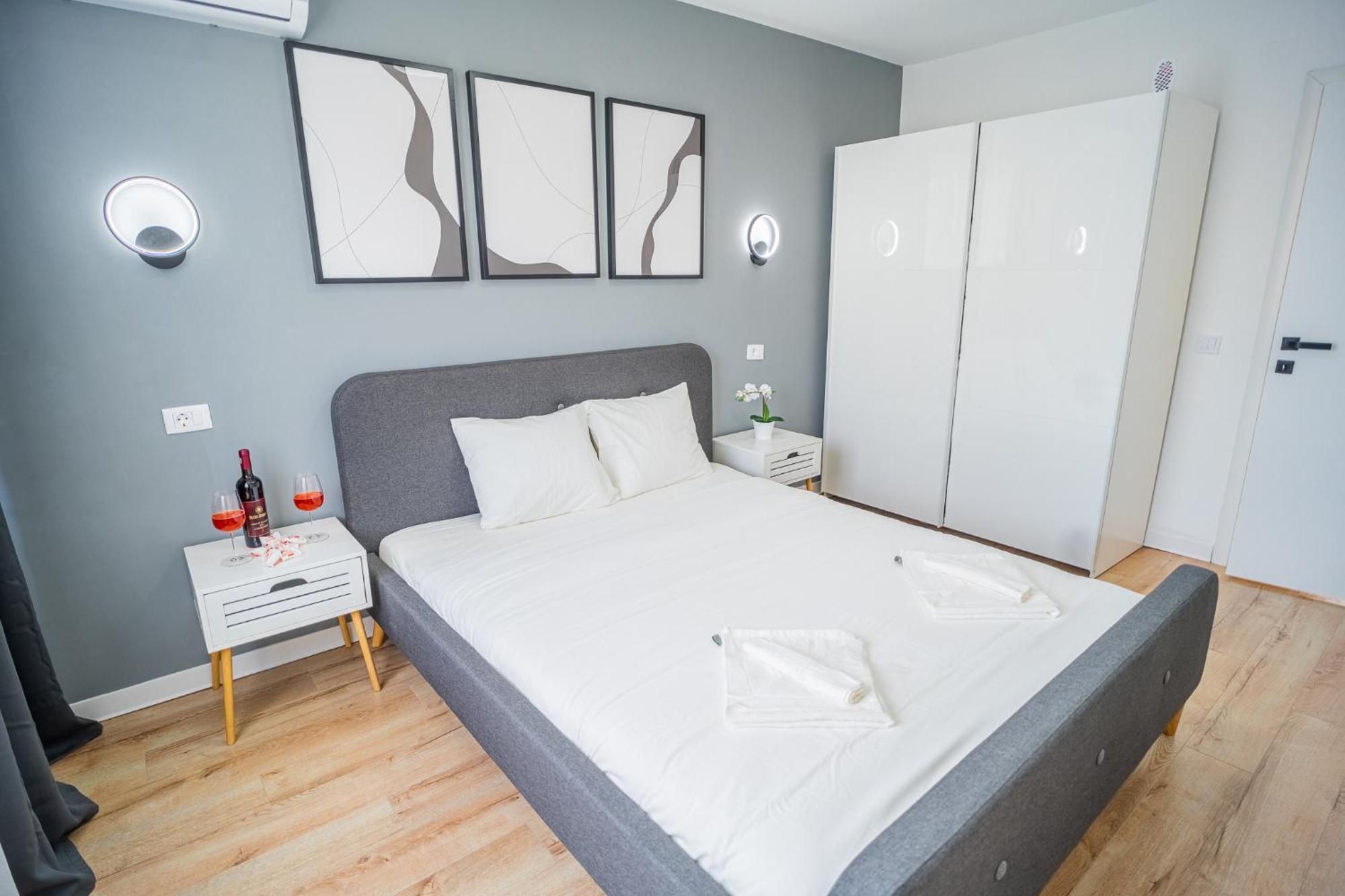 Spacious Newly Renovated 2Br Apartments With Balcony Bucharest Luaran gambar