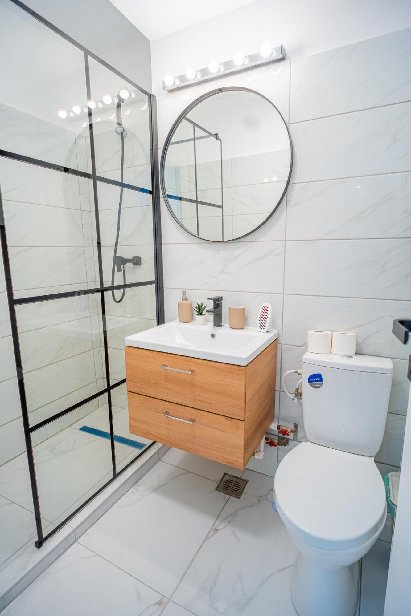 Spacious Newly Renovated 2Br Apartments With Balcony Bucharest Luaran gambar